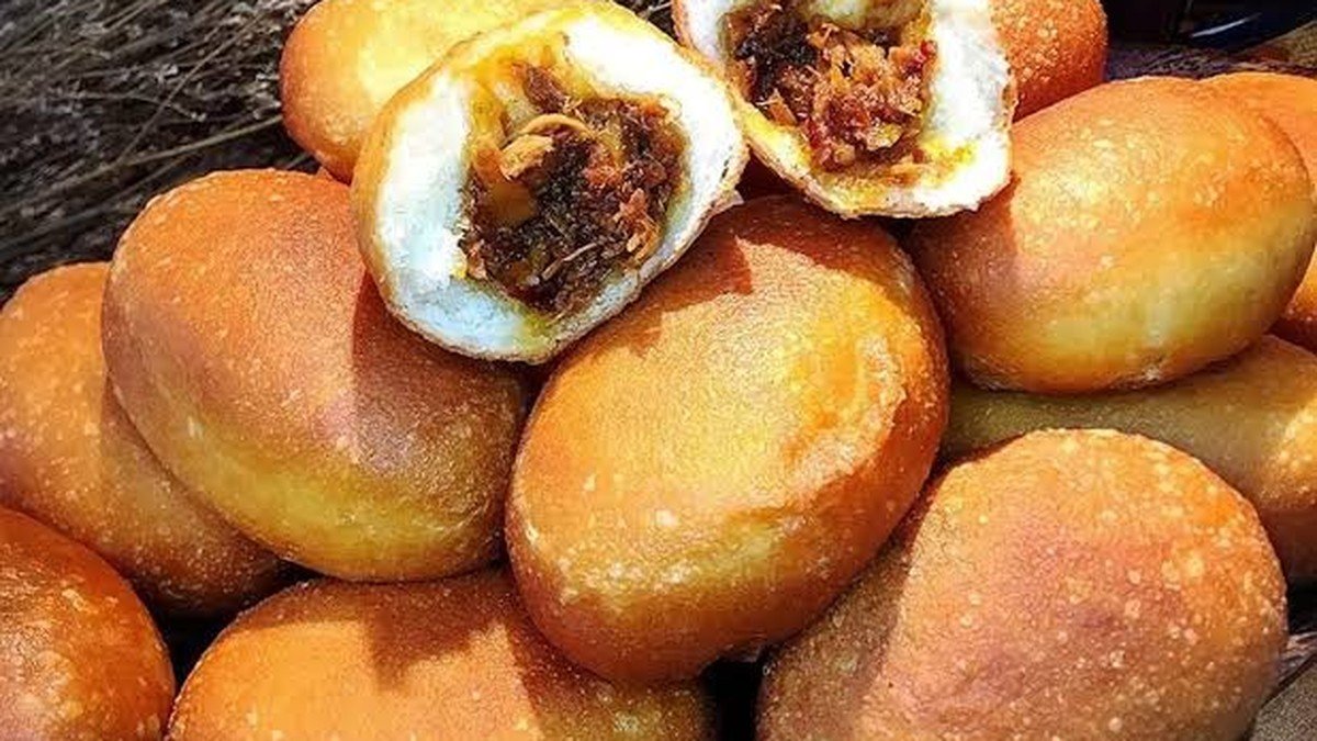Luti gendang khas Batam, roti goreng berisi abon ikan tuna pedas manis