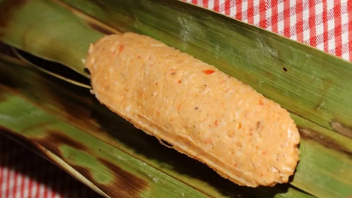 Otak-otak khas Batam dibungkus daun kelapa, dibakar dengan aroma asap khas