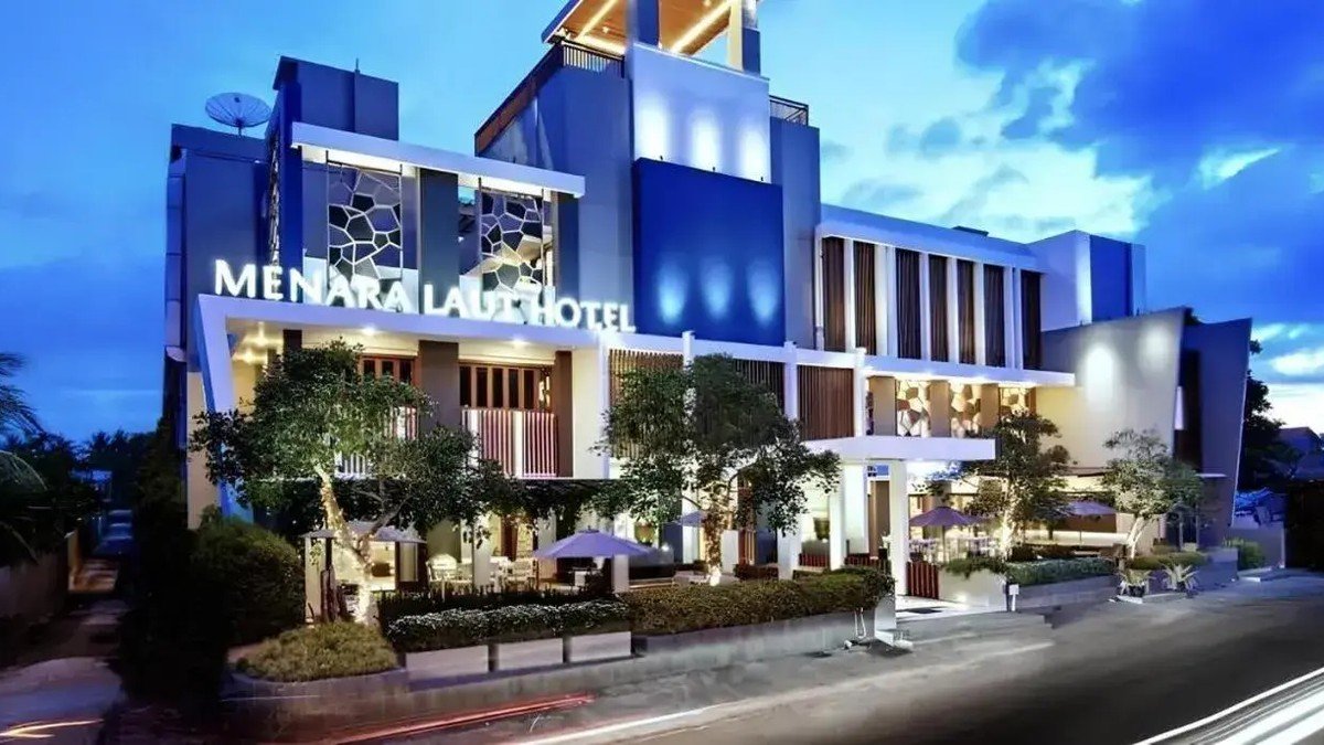 Menara Laut Seaside Hotel Pangandaran dengan menara khas menghadap laut
