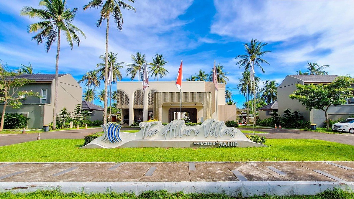 The Allure Villas by Sahid Pangandaran dengan kolam renang luas bergaya villa